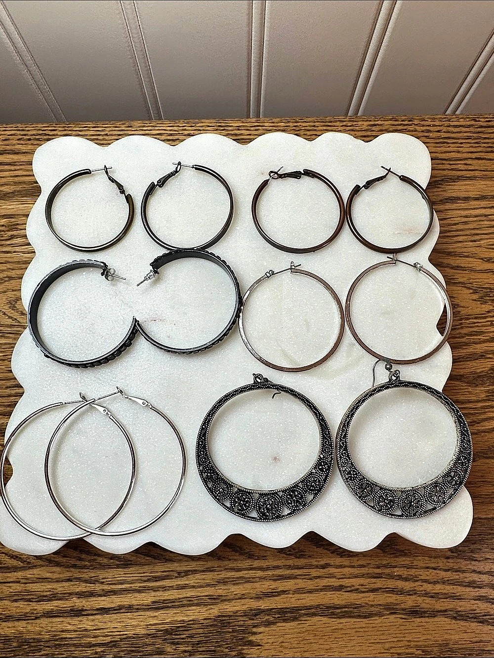 2” to 1.5” Hoop Earrings Set Black in mixed metals.